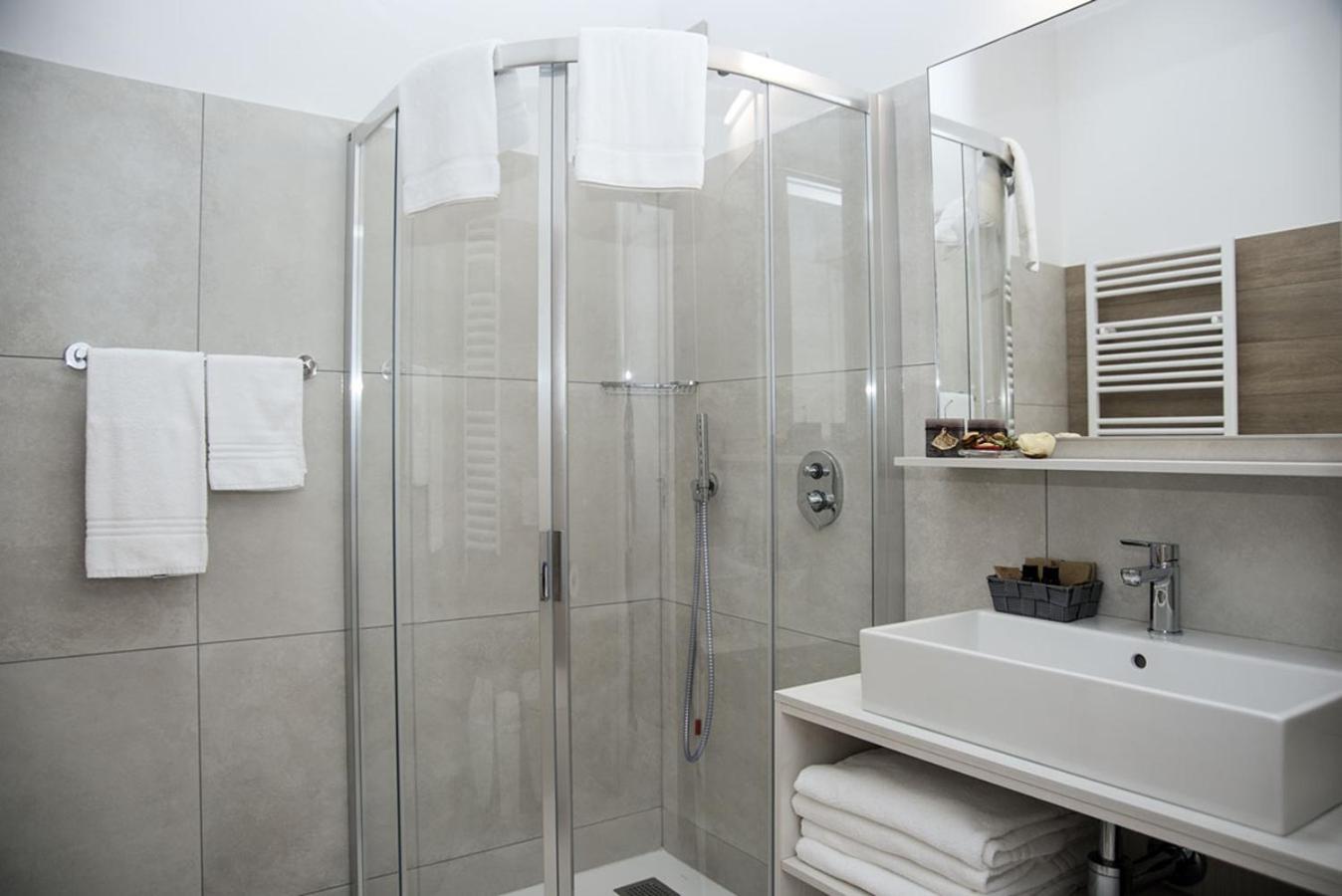 Camelot Appartamenti - Business E Holiday San Martino Buon Albergo Exterior photo